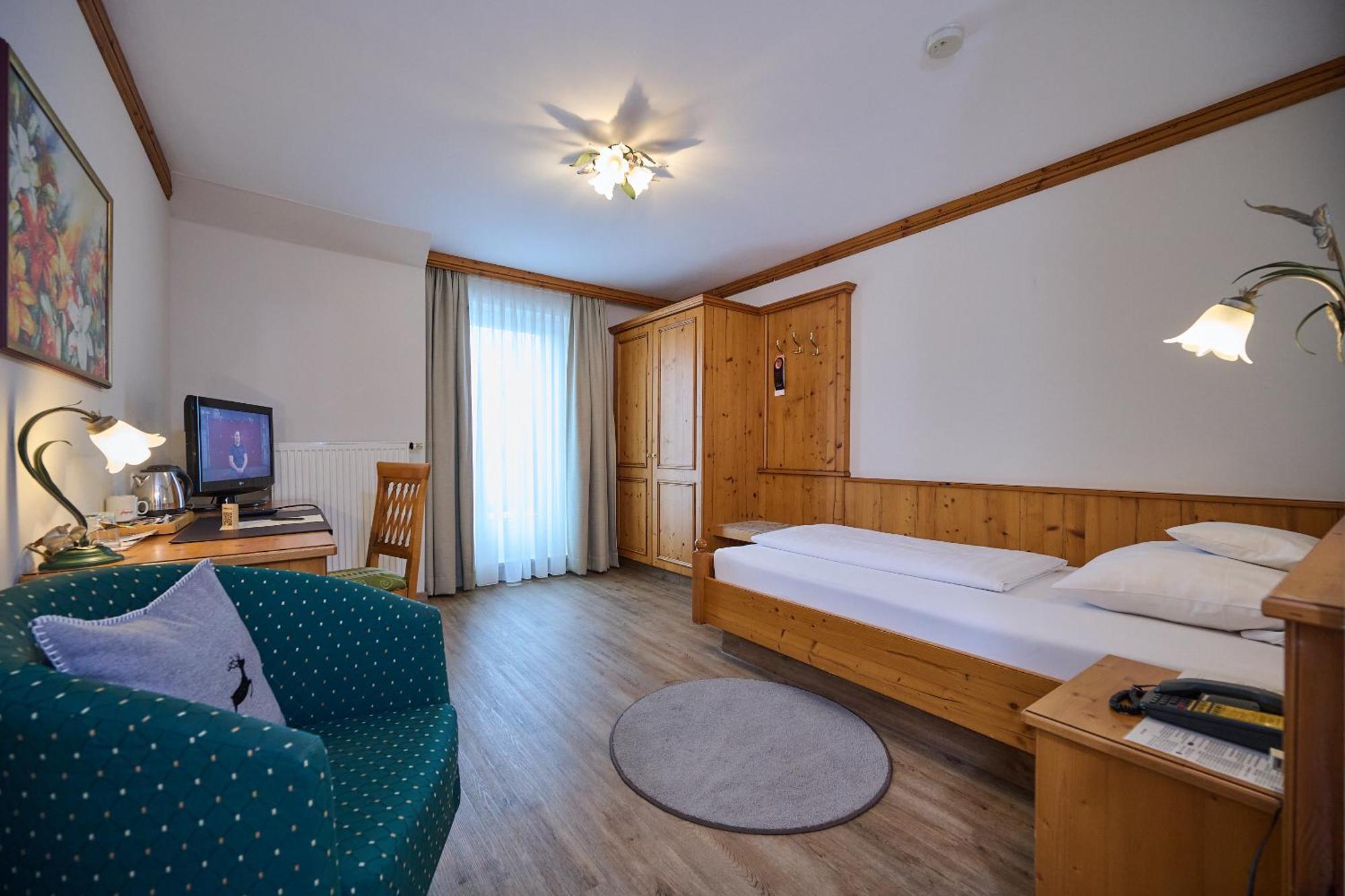 Hotel Am See นอยเทราบลิง ห้อง รูปภาพ